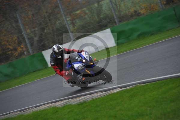 Mallory park Leicestershire;Mallory park photographs;Motorcycle action photographs;event digital images;eventdigitalimages;mallory park;no limits trackday;peter wileman photography;trackday;trackday digital images;trackday photos