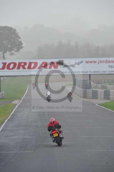 Mallory park Leicestershire;Mallory park photographs;Motorcycle action photographs;event digital images;eventdigitalimages;mallory park;no limits trackday;peter wileman photography;trackday;trackday digital images;trackday photos