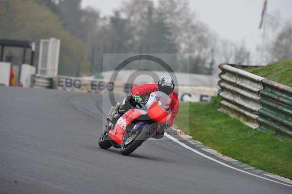 Mallory park Leicestershire;Mallory park photographs;Motorcycle action photographs;event digital images;eventdigitalimages;mallory park;no limits trackday;peter wileman photography;trackday;trackday digital images;trackday photos