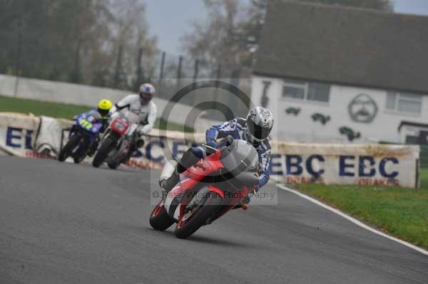 Mallory park Leicestershire;Mallory park photographs;Motorcycle action photographs;event digital images;eventdigitalimages;mallory park;no limits trackday;peter wileman photography;trackday;trackday digital images;trackday photos