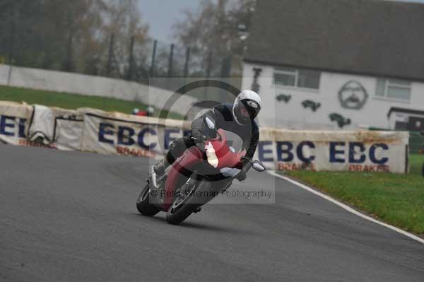 Mallory park Leicestershire;Mallory park photographs;Motorcycle action photographs;event digital images;eventdigitalimages;mallory park;no limits trackday;peter wileman photography;trackday;trackday digital images;trackday photos