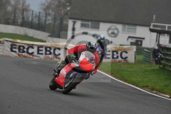 Mallory park Leicestershire;Mallory park photographs;Motorcycle action photographs;event digital images;eventdigitalimages;mallory park;no limits trackday;peter wileman photography;trackday;trackday digital images;trackday photos