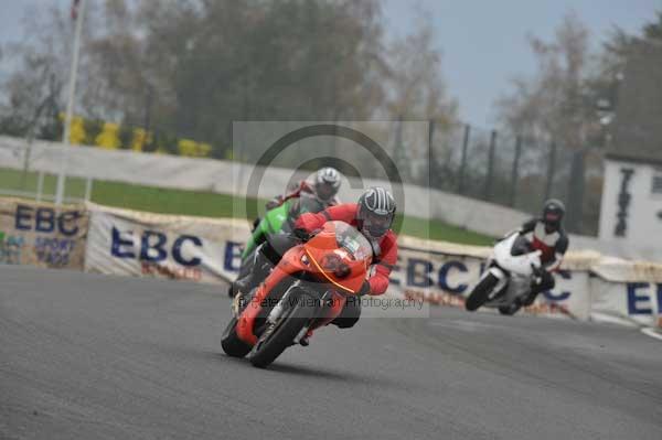 Mallory park Leicestershire;Mallory park photographs;Motorcycle action photographs;event digital images;eventdigitalimages;mallory park;no limits trackday;peter wileman photography;trackday;trackday digital images;trackday photos