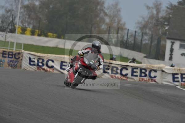Mallory park Leicestershire;Mallory park photographs;Motorcycle action photographs;event digital images;eventdigitalimages;mallory park;no limits trackday;peter wileman photography;trackday;trackday digital images;trackday photos