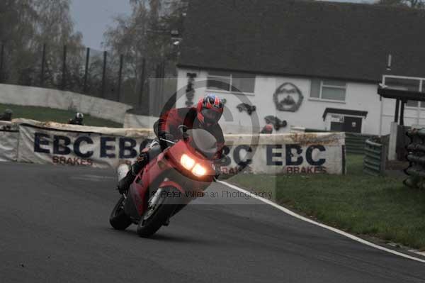 Mallory park Leicestershire;Mallory park photographs;Motorcycle action photographs;event digital images;eventdigitalimages;mallory park;no limits trackday;peter wileman photography;trackday;trackday digital images;trackday photos