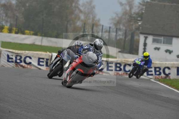 Mallory park Leicestershire;Mallory park photographs;Motorcycle action photographs;event digital images;eventdigitalimages;mallory park;no limits trackday;peter wileman photography;trackday;trackday digital images;trackday photos