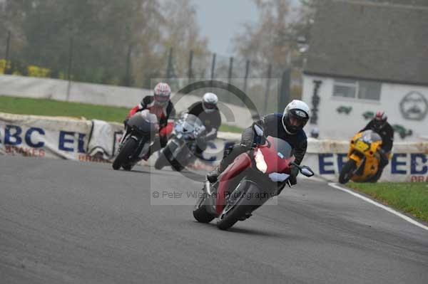 Mallory park Leicestershire;Mallory park photographs;Motorcycle action photographs;event digital images;eventdigitalimages;mallory park;no limits trackday;peter wileman photography;trackday;trackday digital images;trackday photos