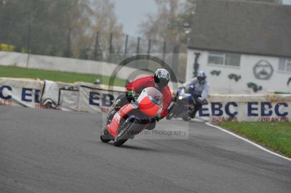 Mallory park Leicestershire;Mallory park photographs;Motorcycle action photographs;event digital images;eventdigitalimages;mallory park;no limits trackday;peter wileman photography;trackday;trackday digital images;trackday photos