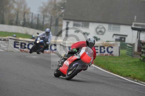 Mallory park Leicestershire;Mallory park photographs;Motorcycle action photographs;event digital images;eventdigitalimages;mallory park;no limits trackday;peter wileman photography;trackday;trackday digital images;trackday photos
