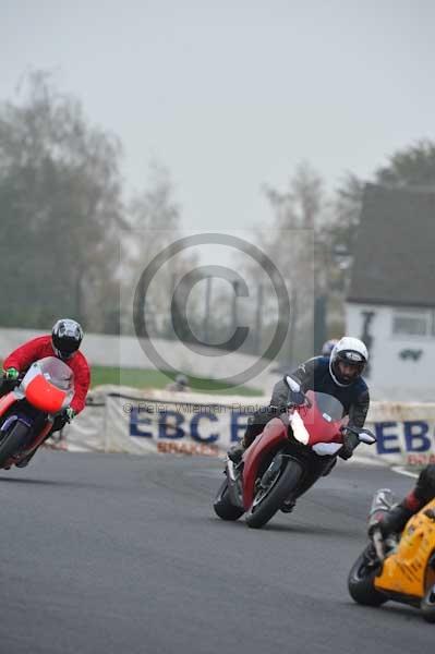 Mallory park Leicestershire;Mallory park photographs;Motorcycle action photographs;event digital images;eventdigitalimages;mallory park;no limits trackday;peter wileman photography;trackday;trackday digital images;trackday photos