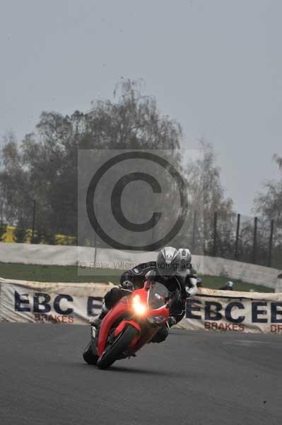 Mallory park Leicestershire;Mallory park photographs;Motorcycle action photographs;event digital images;eventdigitalimages;mallory park;no limits trackday;peter wileman photography;trackday;trackday digital images;trackday photos