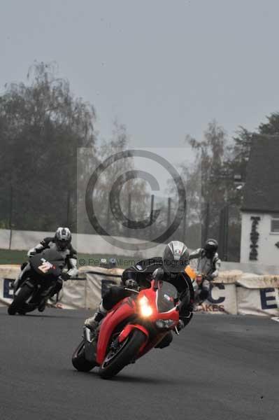 Mallory park Leicestershire;Mallory park photographs;Motorcycle action photographs;event digital images;eventdigitalimages;mallory park;no limits trackday;peter wileman photography;trackday;trackday digital images;trackday photos