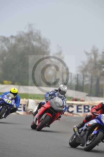 Mallory park Leicestershire;Mallory park photographs;Motorcycle action photographs;event digital images;eventdigitalimages;mallory park;no limits trackday;peter wileman photography;trackday;trackday digital images;trackday photos