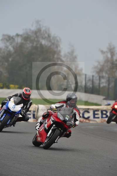Mallory park Leicestershire;Mallory park photographs;Motorcycle action photographs;event digital images;eventdigitalimages;mallory park;no limits trackday;peter wileman photography;trackday;trackday digital images;trackday photos