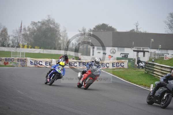 Mallory park Leicestershire;Mallory park photographs;Motorcycle action photographs;event digital images;eventdigitalimages;mallory park;no limits trackday;peter wileman photography;trackday;trackday digital images;trackday photos