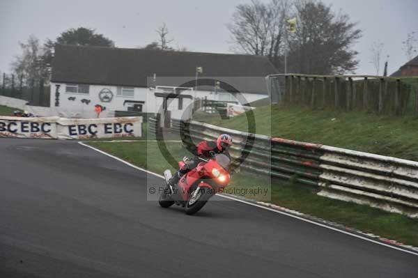 Mallory park Leicestershire;Mallory park photographs;Motorcycle action photographs;event digital images;eventdigitalimages;mallory park;no limits trackday;peter wileman photography;trackday;trackday digital images;trackday photos