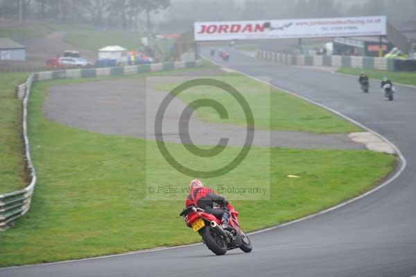 Mallory park Leicestershire;Mallory park photographs;Motorcycle action photographs;event digital images;eventdigitalimages;mallory park;no limits trackday;peter wileman photography;trackday;trackday digital images;trackday photos