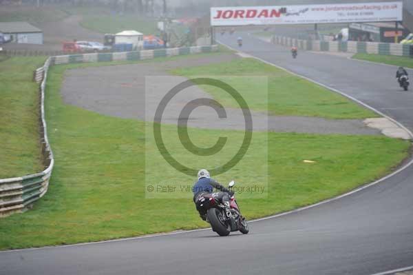 Mallory park Leicestershire;Mallory park photographs;Motorcycle action photographs;event digital images;eventdigitalimages;mallory park;no limits trackday;peter wileman photography;trackday;trackday digital images;trackday photos