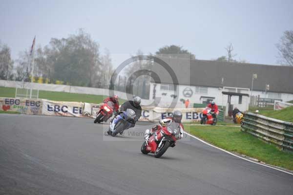 Mallory park Leicestershire;Mallory park photographs;Motorcycle action photographs;event digital images;eventdigitalimages;mallory park;no limits trackday;peter wileman photography;trackday;trackday digital images;trackday photos