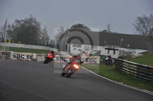 Mallory park Leicestershire;Mallory park photographs;Motorcycle action photographs;event digital images;eventdigitalimages;mallory park;no limits trackday;peter wileman photography;trackday;trackday digital images;trackday photos
