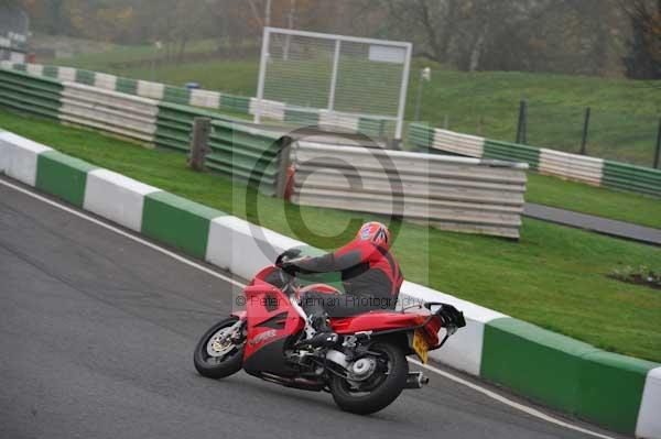 Mallory park Leicestershire;Mallory park photographs;Motorcycle action photographs;event digital images;eventdigitalimages;mallory park;no limits trackday;peter wileman photography;trackday;trackday digital images;trackday photos