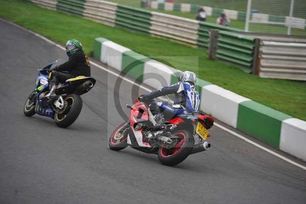 Mallory park Leicestershire;Mallory park photographs;Motorcycle action photographs;event digital images;eventdigitalimages;mallory park;no limits trackday;peter wileman photography;trackday;trackday digital images;trackday photos
