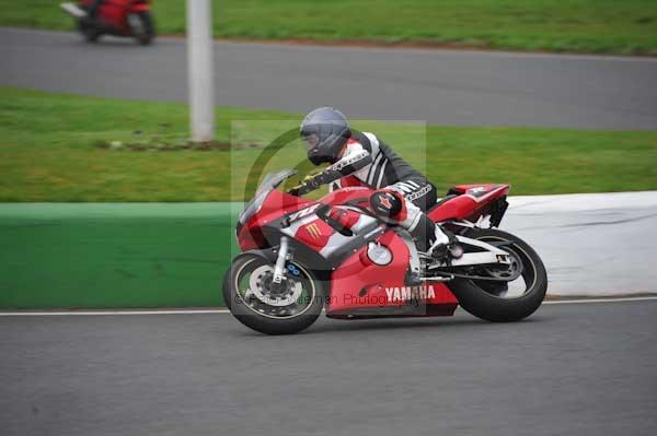 Mallory park Leicestershire;Mallory park photographs;Motorcycle action photographs;event digital images;eventdigitalimages;mallory park;no limits trackday;peter wileman photography;trackday;trackday digital images;trackday photos