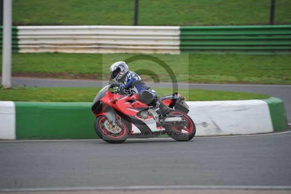 Mallory park Leicestershire;Mallory park photographs;Motorcycle action photographs;event digital images;eventdigitalimages;mallory park;no limits trackday;peter wileman photography;trackday;trackday digital images;trackday photos
