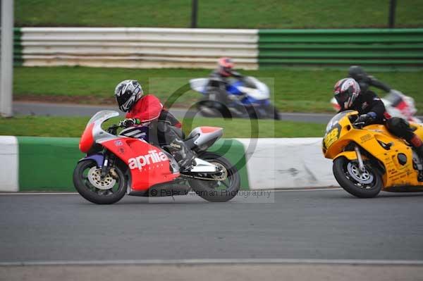 Mallory park Leicestershire;Mallory park photographs;Motorcycle action photographs;event digital images;eventdigitalimages;mallory park;no limits trackday;peter wileman photography;trackday;trackday digital images;trackday photos