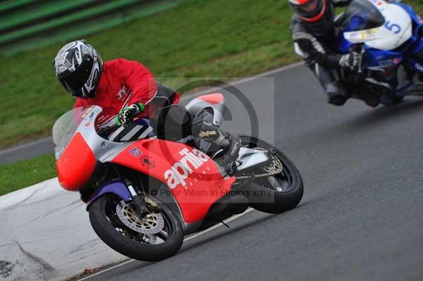 Mallory park Leicestershire;Mallory park photographs;Motorcycle action photographs;event digital images;eventdigitalimages;mallory park;no limits trackday;peter wileman photography;trackday;trackday digital images;trackday photos