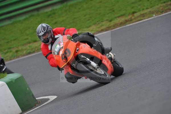 Mallory park Leicestershire;Mallory park photographs;Motorcycle action photographs;event digital images;eventdigitalimages;mallory park;no limits trackday;peter wileman photography;trackday;trackday digital images;trackday photos