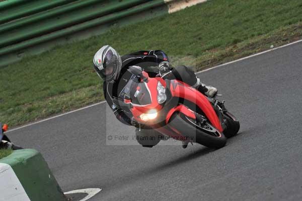 Mallory park Leicestershire;Mallory park photographs;Motorcycle action photographs;event digital images;eventdigitalimages;mallory park;no limits trackday;peter wileman photography;trackday;trackday digital images;trackday photos