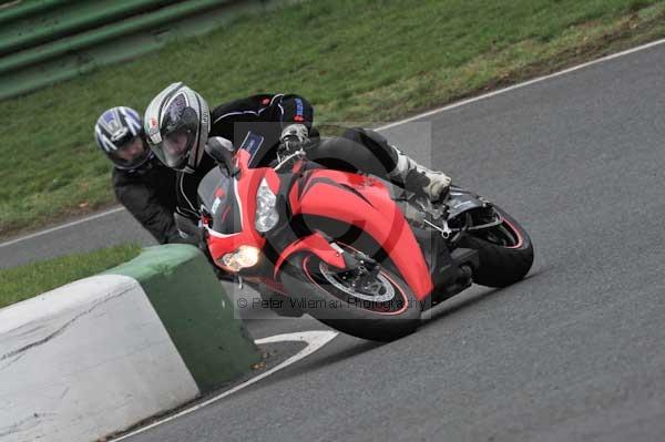 Mallory park Leicestershire;Mallory park photographs;Motorcycle action photographs;event digital images;eventdigitalimages;mallory park;no limits trackday;peter wileman photography;trackday;trackday digital images;trackday photos