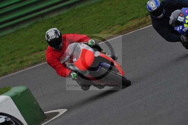 Mallory park Leicestershire;Mallory park photographs;Motorcycle action photographs;event digital images;eventdigitalimages;mallory park;no limits trackday;peter wileman photography;trackday;trackday digital images;trackday photos