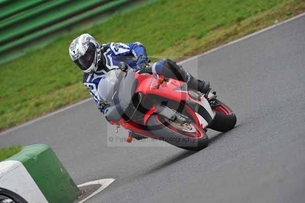 Mallory park Leicestershire;Mallory park photographs;Motorcycle action photographs;event digital images;eventdigitalimages;mallory park;no limits trackday;peter wileman photography;trackday;trackday digital images;trackday photos