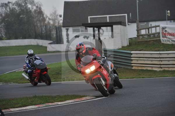 Mallory park Leicestershire;Mallory park photographs;Motorcycle action photographs;event digital images;eventdigitalimages;mallory park;no limits trackday;peter wileman photography;trackday;trackday digital images;trackday photos