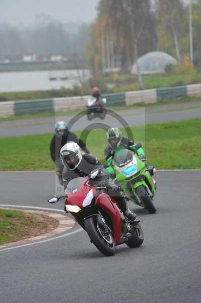 Mallory park Leicestershire;Mallory park photographs;Motorcycle action photographs;event digital images;eventdigitalimages;mallory park;no limits trackday;peter wileman photography;trackday;trackday digital images;trackday photos