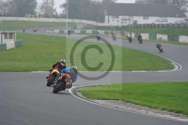 Mallory park Leicestershire;Mallory park photographs;Motorcycle action photographs;event digital images;eventdigitalimages;mallory park;no limits trackday;peter wileman photography;trackday;trackday digital images;trackday photos