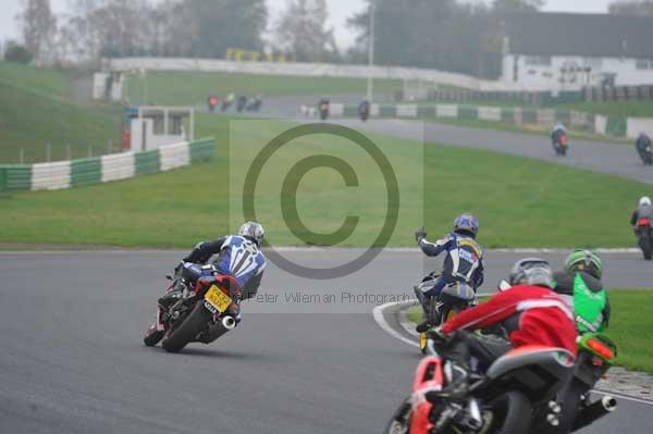 Mallory park Leicestershire;Mallory park photographs;Motorcycle action photographs;event digital images;eventdigitalimages;mallory park;no limits trackday;peter wileman photography;trackday;trackday digital images;trackday photos