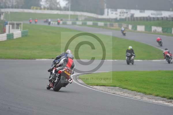 Mallory park Leicestershire;Mallory park photographs;Motorcycle action photographs;event digital images;eventdigitalimages;mallory park;no limits trackday;peter wileman photography;trackday;trackday digital images;trackday photos