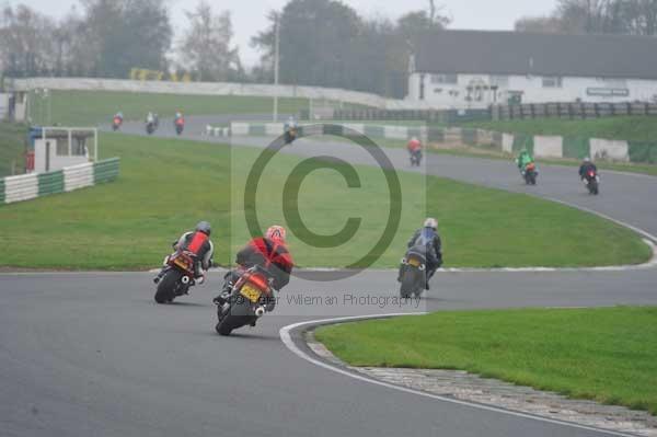 Mallory park Leicestershire;Mallory park photographs;Motorcycle action photographs;event digital images;eventdigitalimages;mallory park;no limits trackday;peter wileman photography;trackday;trackday digital images;trackday photos