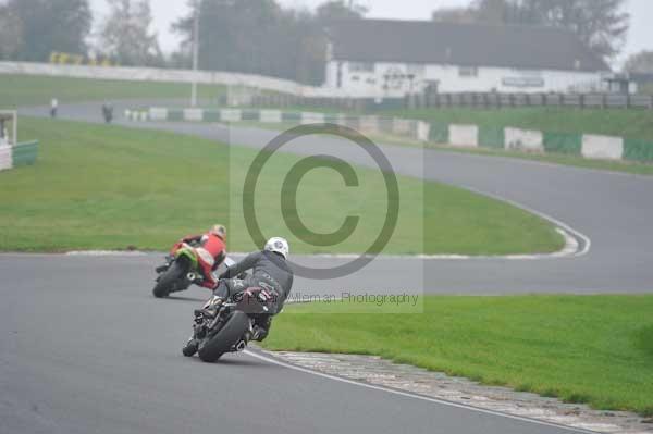 Mallory park Leicestershire;Mallory park photographs;Motorcycle action photographs;event digital images;eventdigitalimages;mallory park;no limits trackday;peter wileman photography;trackday;trackday digital images;trackday photos