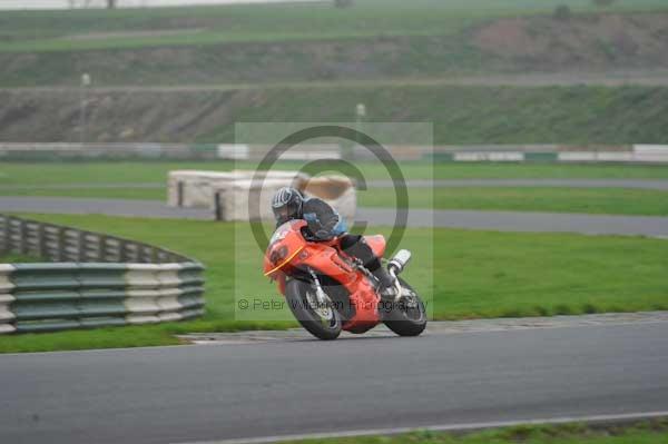 Mallory park Leicestershire;Mallory park photographs;Motorcycle action photographs;event digital images;eventdigitalimages;mallory park;no limits trackday;peter wileman photography;trackday;trackday digital images;trackday photos