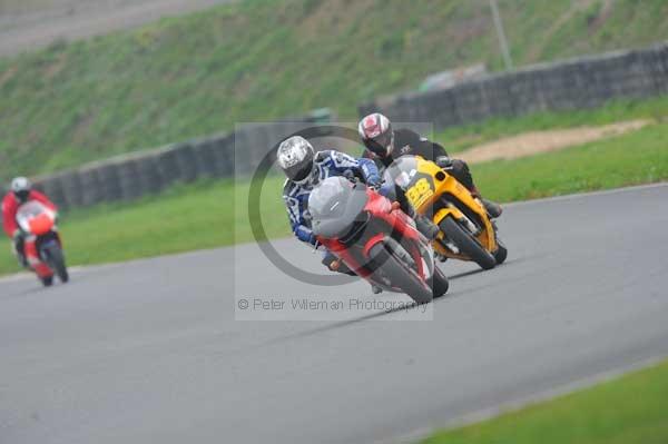 Mallory park Leicestershire;Mallory park photographs;Motorcycle action photographs;event digital images;eventdigitalimages;mallory park;no limits trackday;peter wileman photography;trackday;trackday digital images;trackday photos