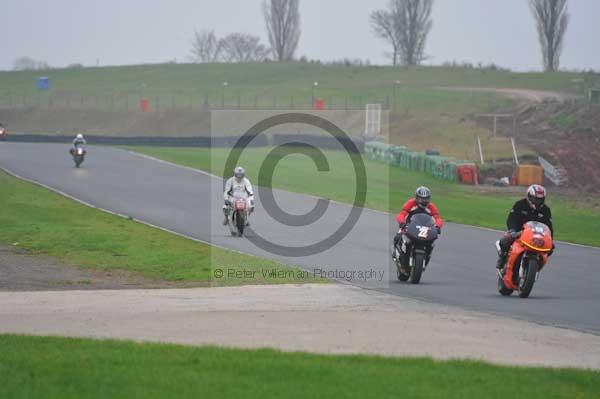 Mallory park Leicestershire;Mallory park photographs;Motorcycle action photographs;event digital images;eventdigitalimages;mallory park;no limits trackday;peter wileman photography;trackday;trackday digital images;trackday photos