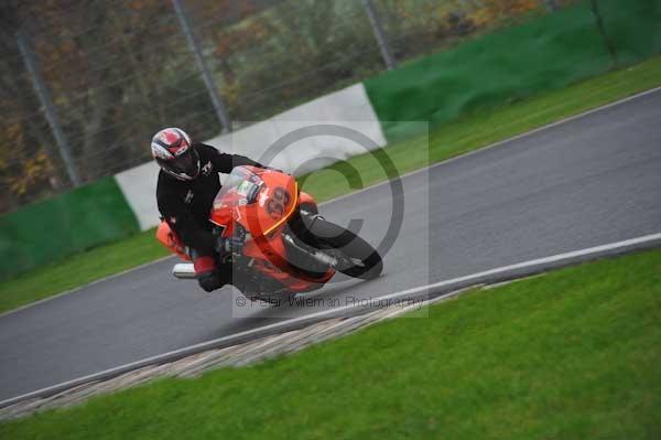 Mallory park Leicestershire;Mallory park photographs;Motorcycle action photographs;event digital images;eventdigitalimages;mallory park;no limits trackday;peter wileman photography;trackday;trackday digital images;trackday photos