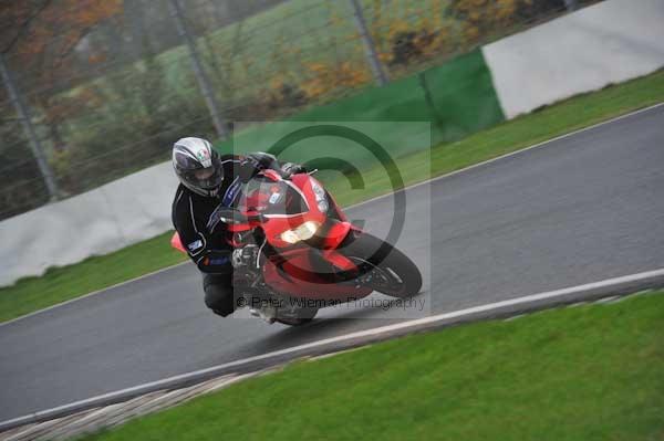Mallory park Leicestershire;Mallory park photographs;Motorcycle action photographs;event digital images;eventdigitalimages;mallory park;no limits trackday;peter wileman photography;trackday;trackday digital images;trackday photos