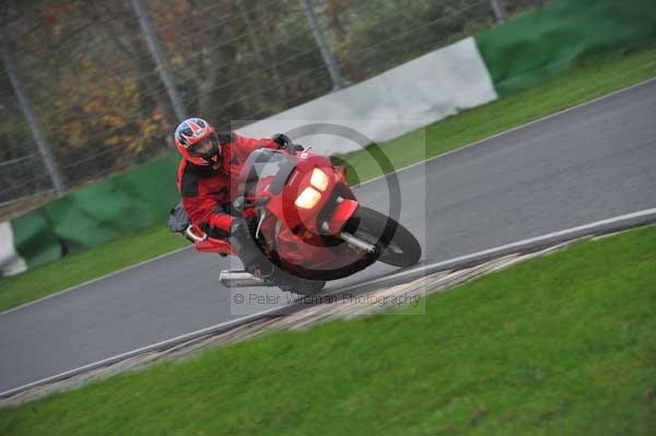 Mallory park Leicestershire;Mallory park photographs;Motorcycle action photographs;event digital images;eventdigitalimages;mallory park;no limits trackday;peter wileman photography;trackday;trackday digital images;trackday photos