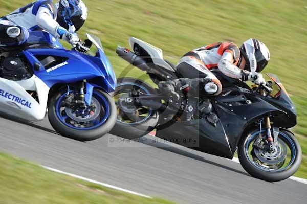 Motorcycle action photographs;Trackday digital images;cadwell;cadwell park photographs;event digital images;eventdigitalimages;motor racing louth lincolnshire;no limits trackdays;peter wileman photography;trackday;trackday photos