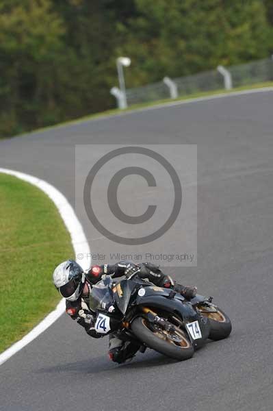 Motorcycle action photographs;Trackday digital images;cadwell;cadwell park photographs;event digital images;eventdigitalimages;motor racing louth lincolnshire;no limits trackdays;peter wileman photography;trackday;trackday photos